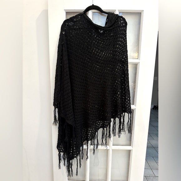 LuLaRoe MiMi Black Knit Shawl Poncho Wrap Fringe Boho Limited Edition One Size - Picture 1 of 8